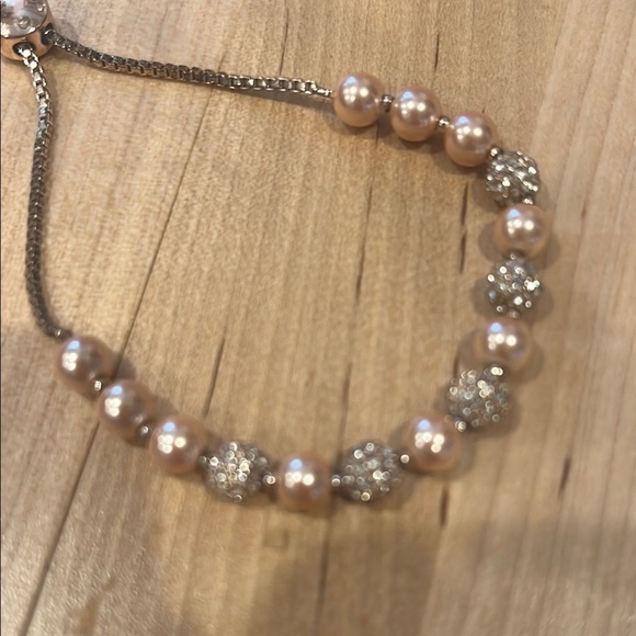 Elegant Pearl and Silver Beaded Bracelet - Picture 6 of 7